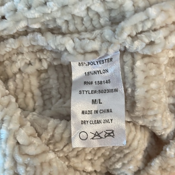 Twenty Ten women’s cream colored sweater size M/L - Picture 6 of 6